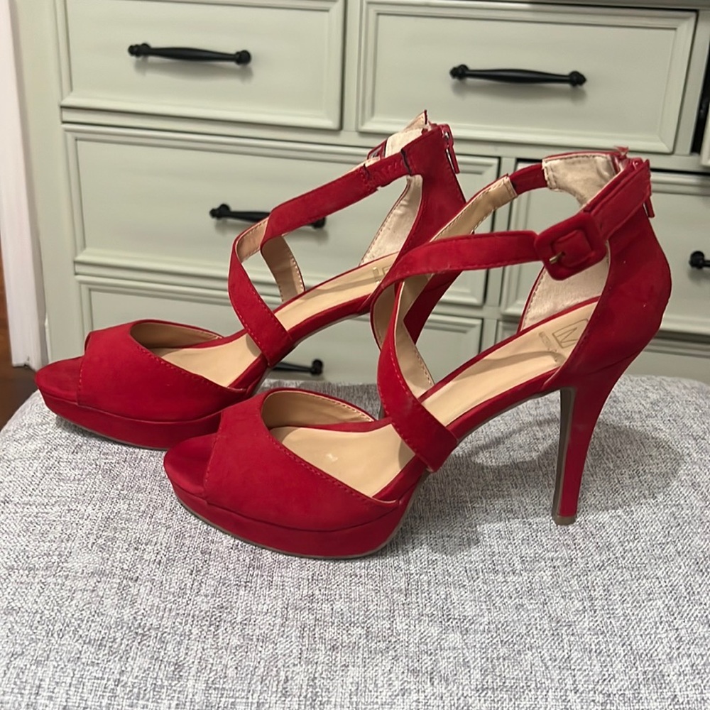 Material Girl - Red Sexy Heels - sz 9